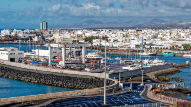 Arrecife_en_Lanzarote_Las_Palmas_Espana